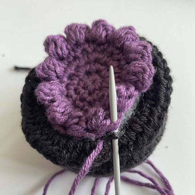 ideas%5Fhow%2Dto%2Dcrochet%2Da%2Dhalloween%2Dwreath%5Fcauldron%2Dbubbles%5F2.jpg?sw=680&q=85