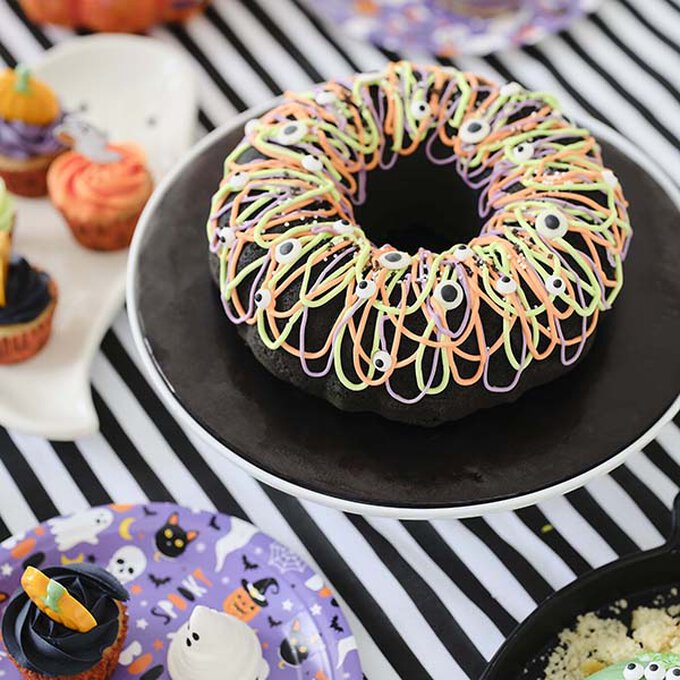 ideas%5Fhow%2Dto%2Ddecorate%2Da%2Dhalloween%2Dbundt%2Dcake%5Fstep%2D8.jpg?sw=680&q=85