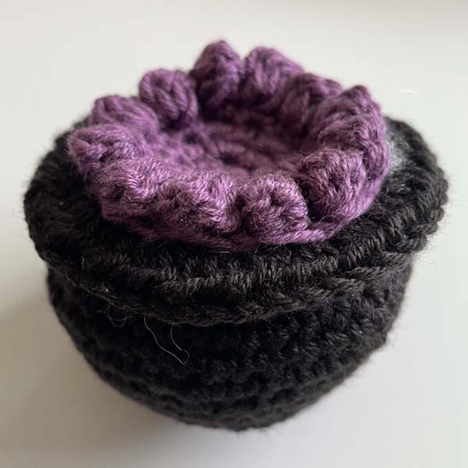 ideas%5Fhow%2Dto%2Dcrochet%2Da%2Dhalloween%2Dwreath%5Fcauldron%2Dbubbles%5F3.jpg?sw=680&q=85