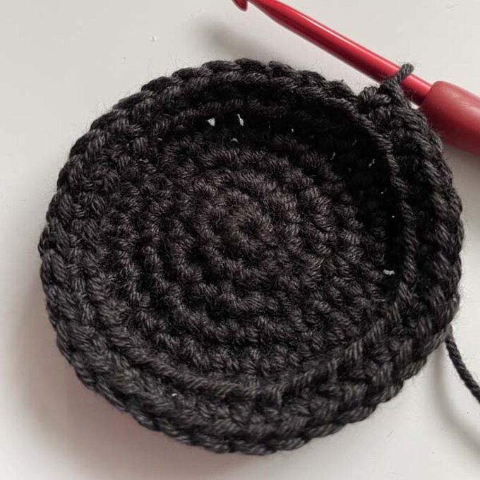 ideas%5Fhow%2Dto%2Dcrochet%2Da%2Dhalloween%2Dwreath%5Fcauldron%5F1.jpg?sw=680&q=85