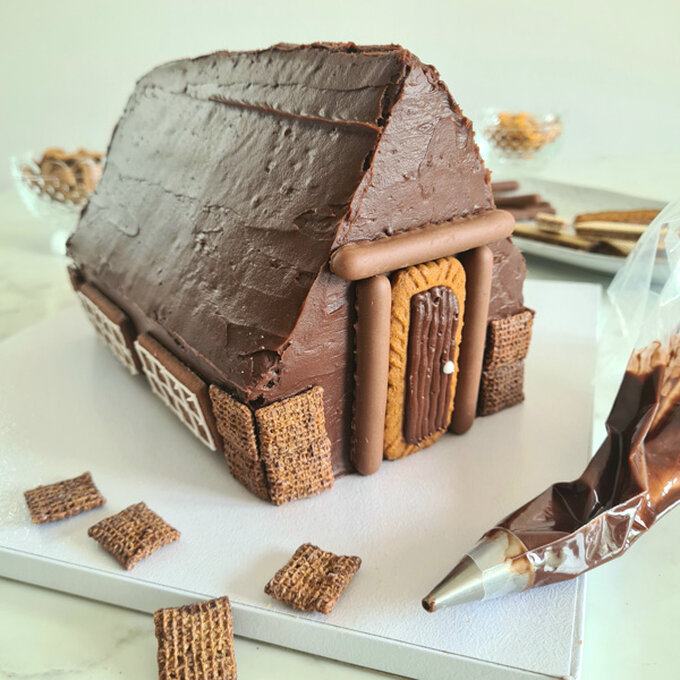 idea%5Fchristmas%2Dcabin%2Dlog%2Dcake%5Fstep%2D10.jpg?sw=680&q=85