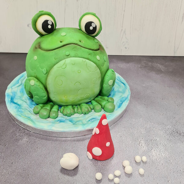 Frog Birthday Cake... | The debut of my very first figurine.… | Flickr