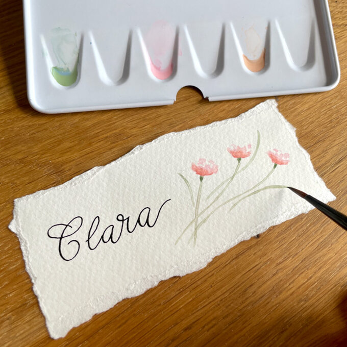 idea%5Fwedding%2Dcalligraphy%2Dplace%2Dcards%5Fstep%2D09.jpg?sw=680&q=85