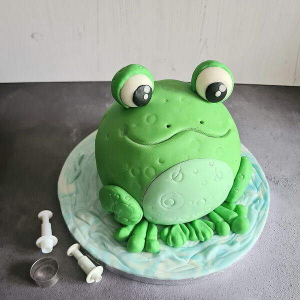 Ribbit Frog Cake! | Scrumptions