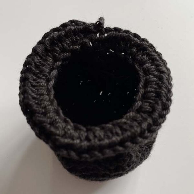 ideas%5Fhow%2Dto%2Dcrochet%2Da%2Dhalloween%2Dwreath%5Fcauldron%5F3.jpg?sw=680&q=85