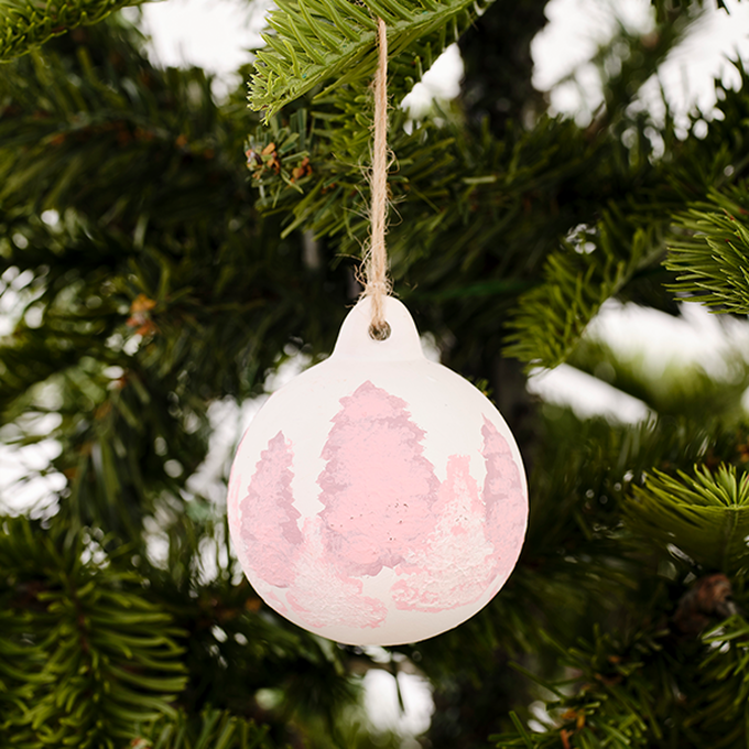 idea%5Fways%2Dto%2Ddecorate%2Dceramic%2Dbaubles%5Fpinktree.png?sw=680&q=85