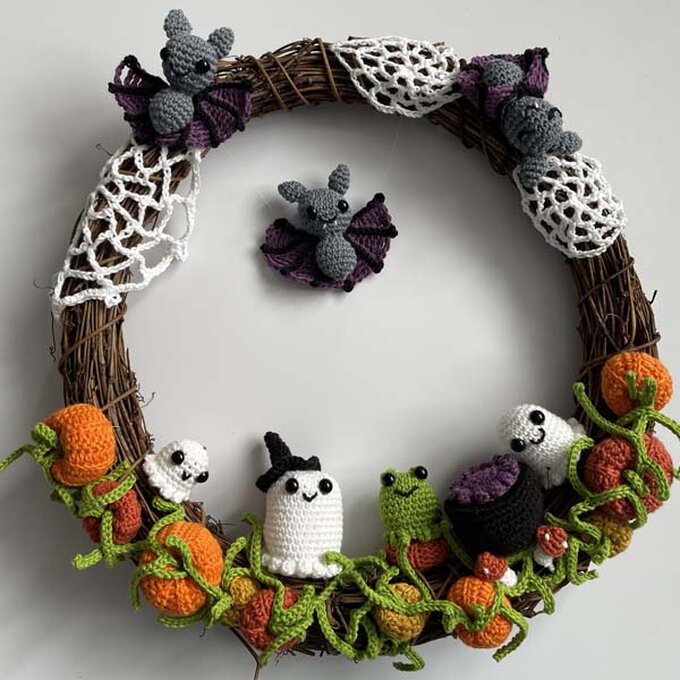 ideas%5Fhow%2Dto%2Dcrochet%2Da%2Dhalloween%2Dwreath%5Fassembly%5F3.jpg?sw=680&q=85