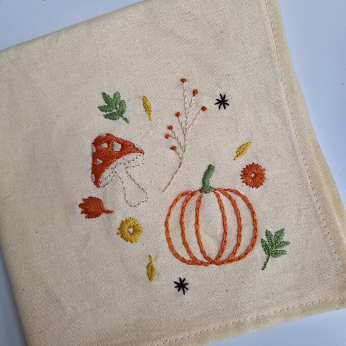 idea%5Fautumn%2Dembroidery%2Dprojects%2Dto%2Dtry%2Dnapkin%5Fstep%2D02.jpg?sw=680&q=85