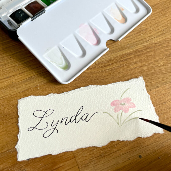 idea%5Fwedding%2Dcalligraphy%2Dplace%2Dcards%5Fstep%2D07.jpg?sw=680&q=85