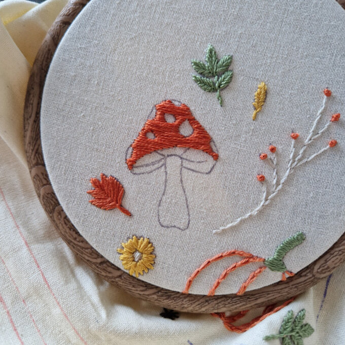 idea%5Fautumn%2Dembroidery%2Dprojects%2Dto%2Dtry%2Dnapkin%5Fstep%2D11.jpg?sw=680&q=85