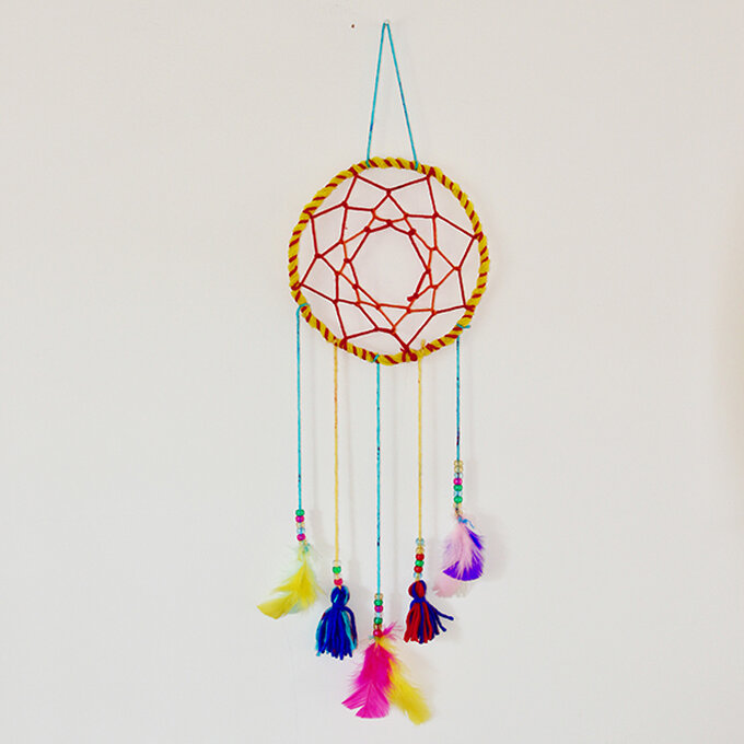 How to Make a Pipe Cleaner Dreamcatcher | Hobbycraft