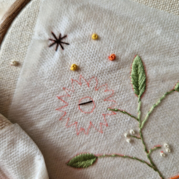 idea%5Fautumn%2Dembroidery%2Dprojects%2Dto%2Dtry%2Dcushion%5Fstep%2D12.jpg?sw=680&q=85