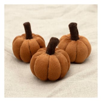 Mini Rust Plush Pumpkins 4.5cm 3 Pack image number 3