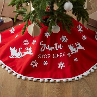 Cricut: How to Make a Personalised Tree Skirt with Iron-on