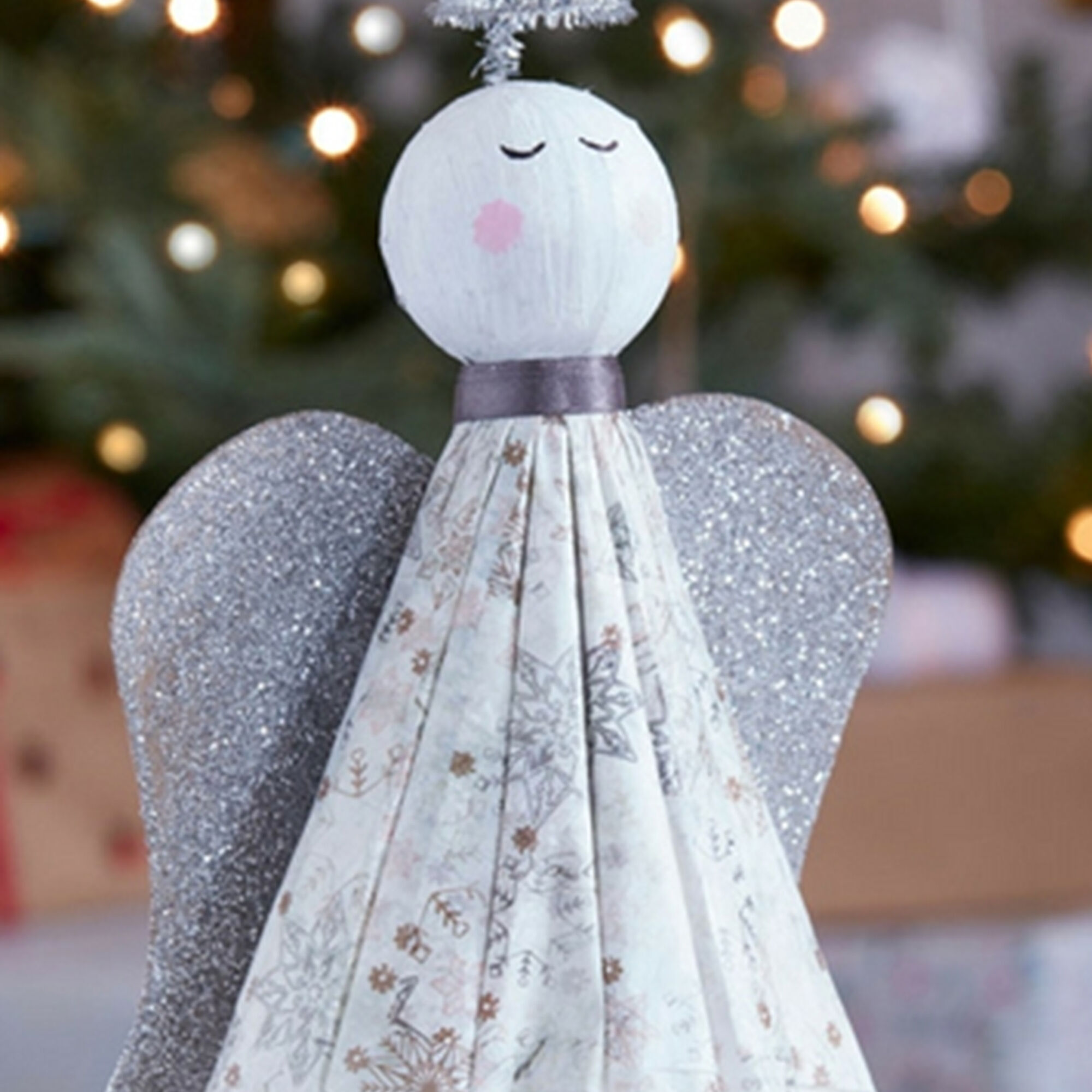 2 Ways to Make a Christmas Tree Topper | Hobbycraft