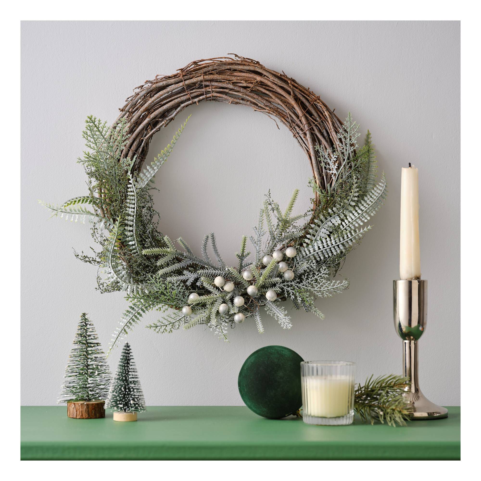 Frosted Wreath Kit | Hobbycraft