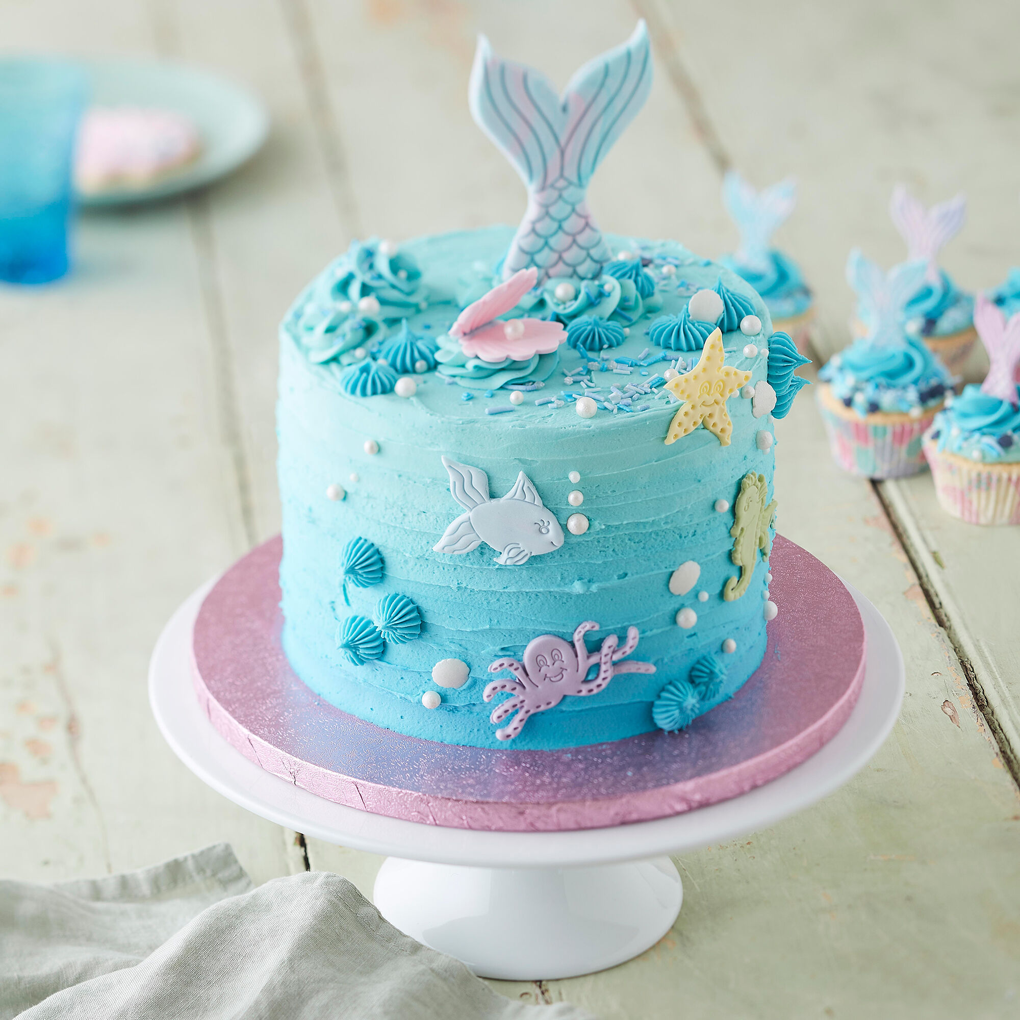 Mermaid Cake with Chocolate Bouquet | Giftr - Malaysia's Leading Online  Gift Shop