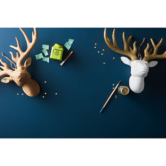 Two Ways to Decorate a Mache Stags Head