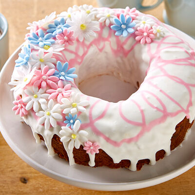 How to Frost a Bundt Cake (Easy Options & Tips) - I Scream for Buttercream