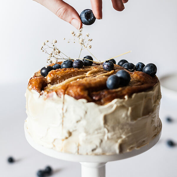 Send Online half kg eggless delightful blueberry vanilla cake Order  Delivery | flowercakengifts
