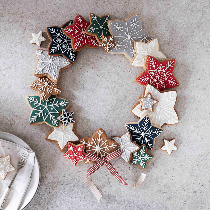 How Make a Christmas Biscuit Wreath | Hobbycraft