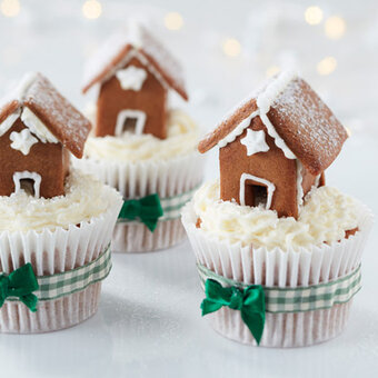 How to Make Mini Gingerbread House Cupcakes