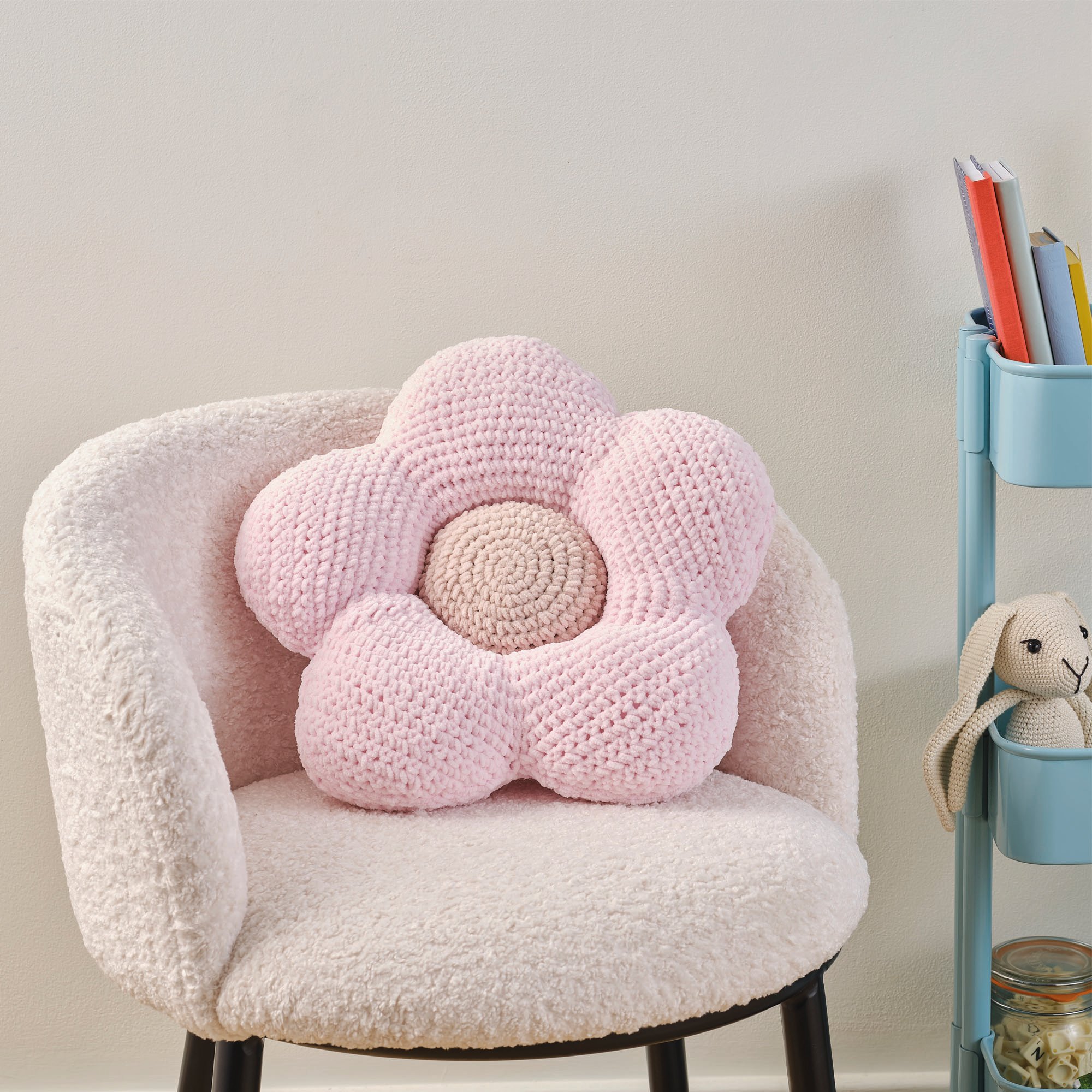 How to Crochet a Plush Flower Cushion