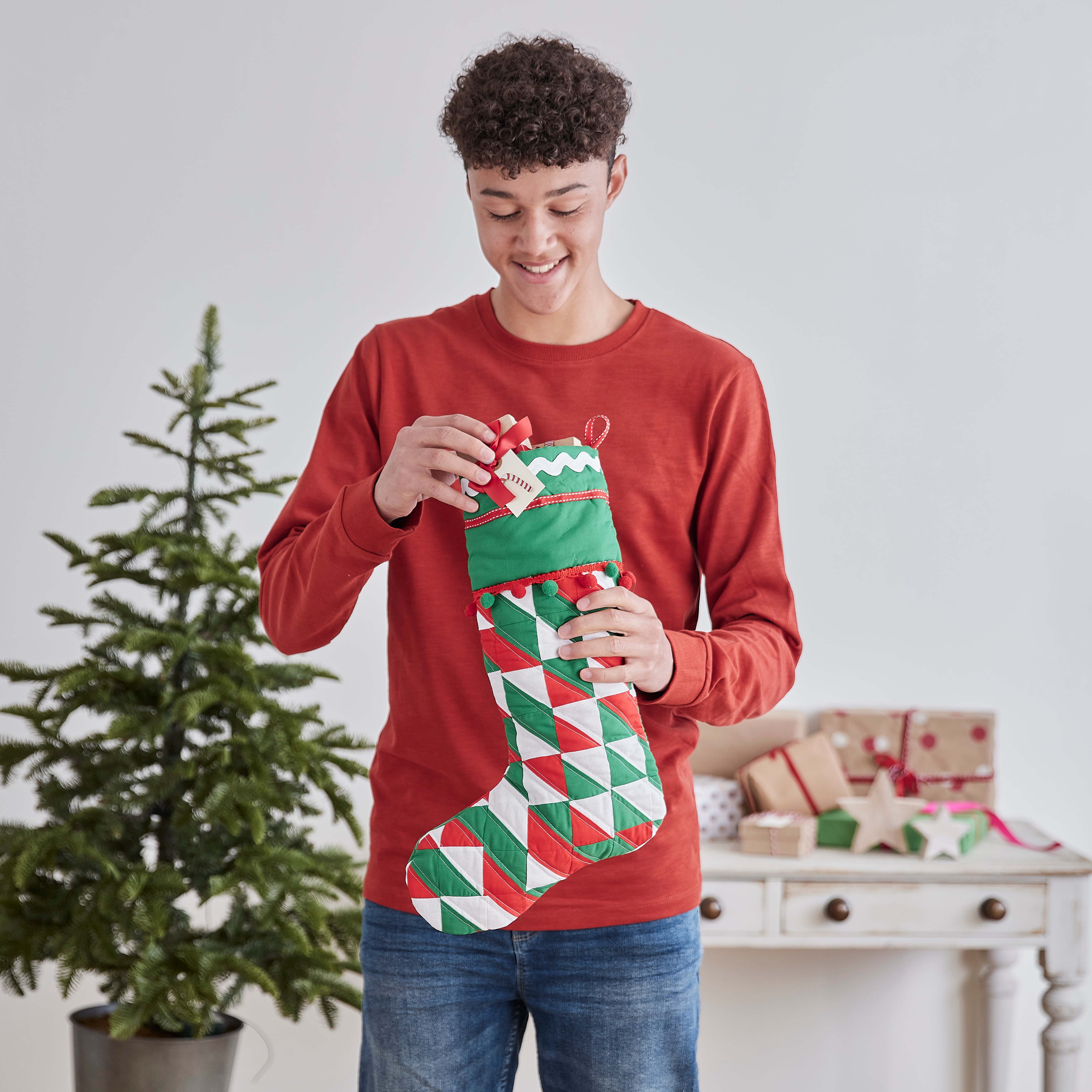 How to Quilt a Christmas Stocking | Hobbycraft