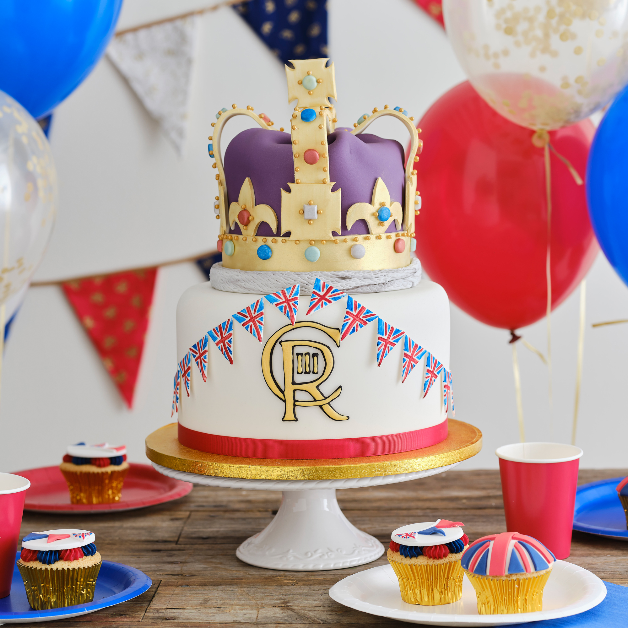 Crown Cake - Sweet Tables and Cakes Delivery