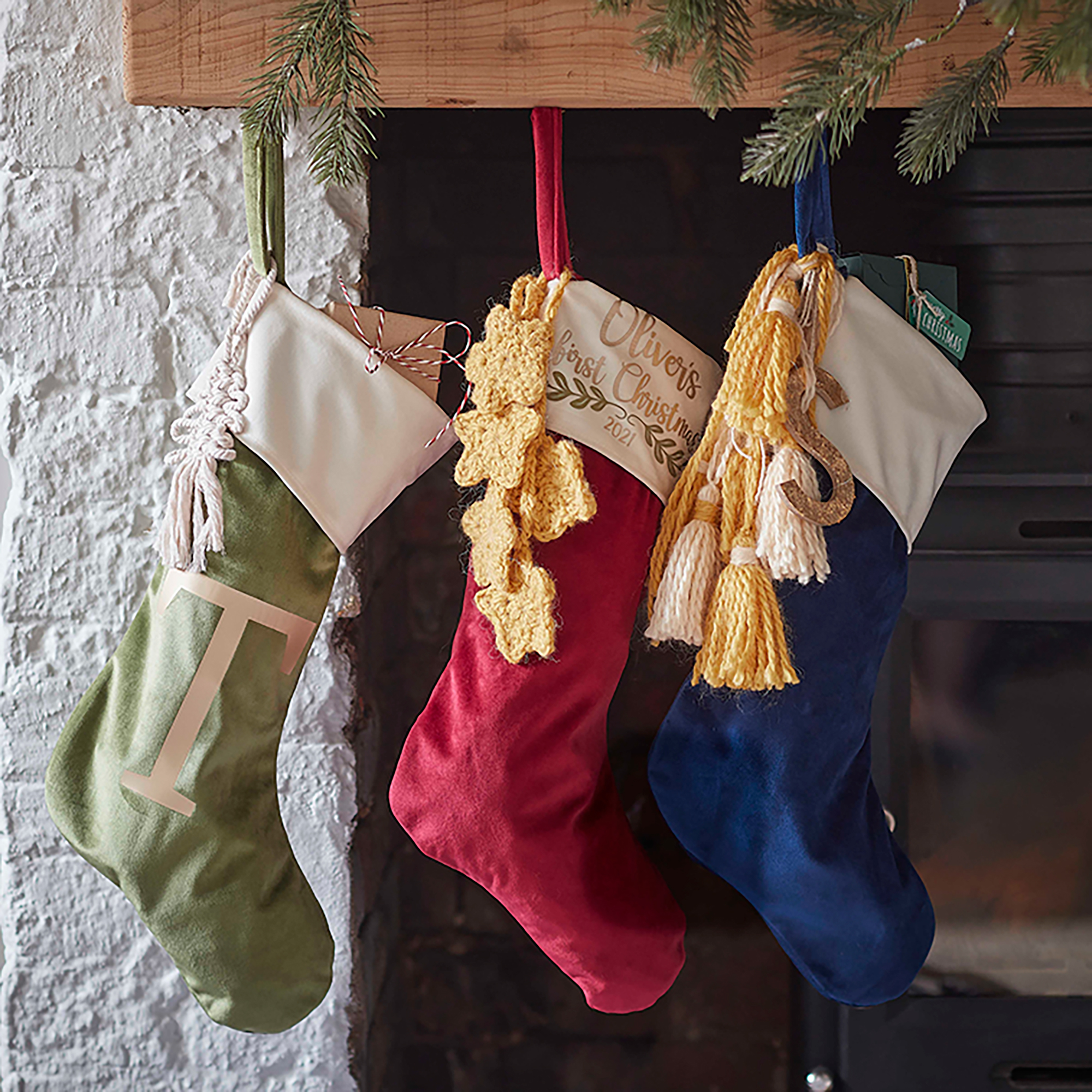 Cricut: How to Make Personalised Christmas Stockings | Hobbycraft