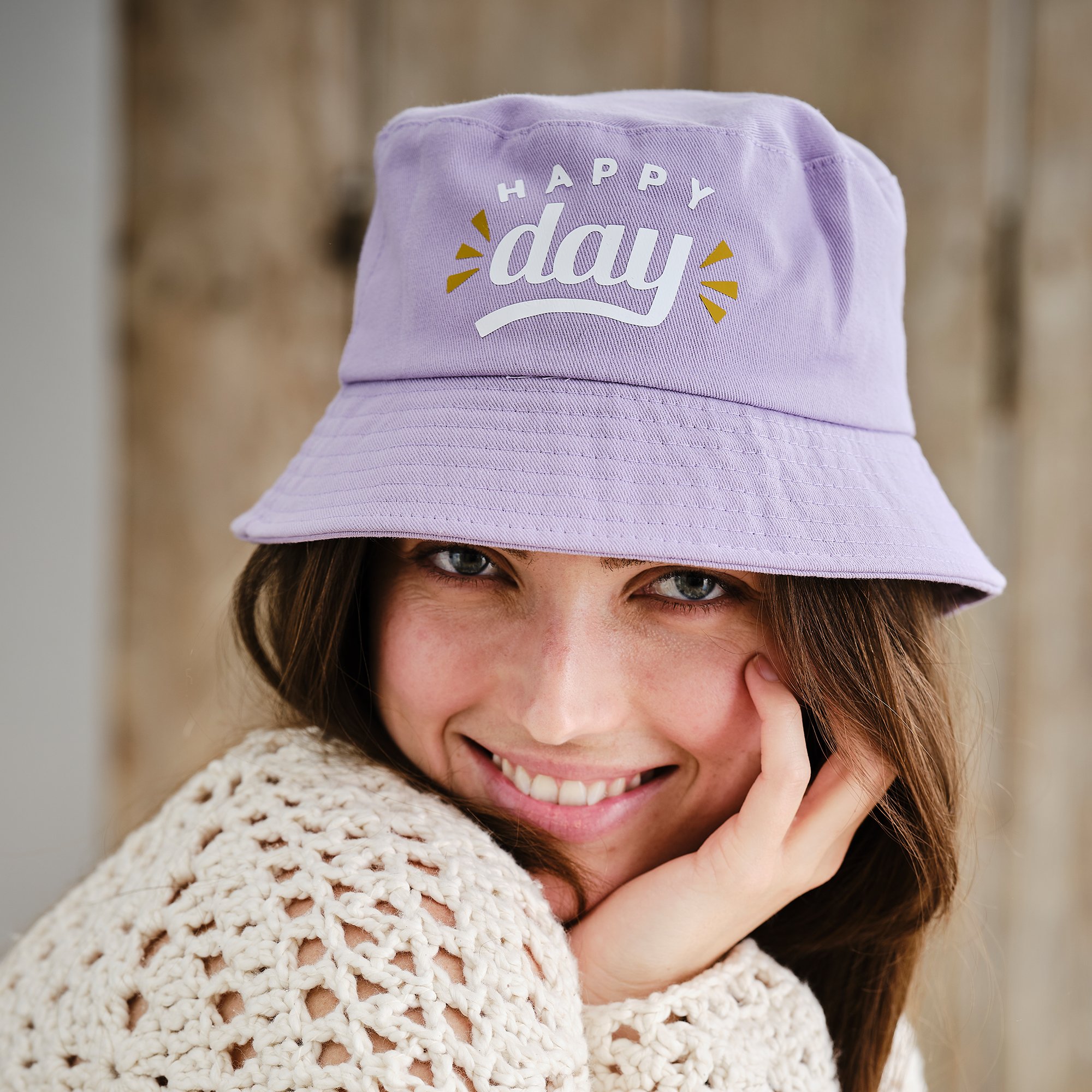 How to Make a Summer Hat with the Cricut Joy - The Happy Scraps